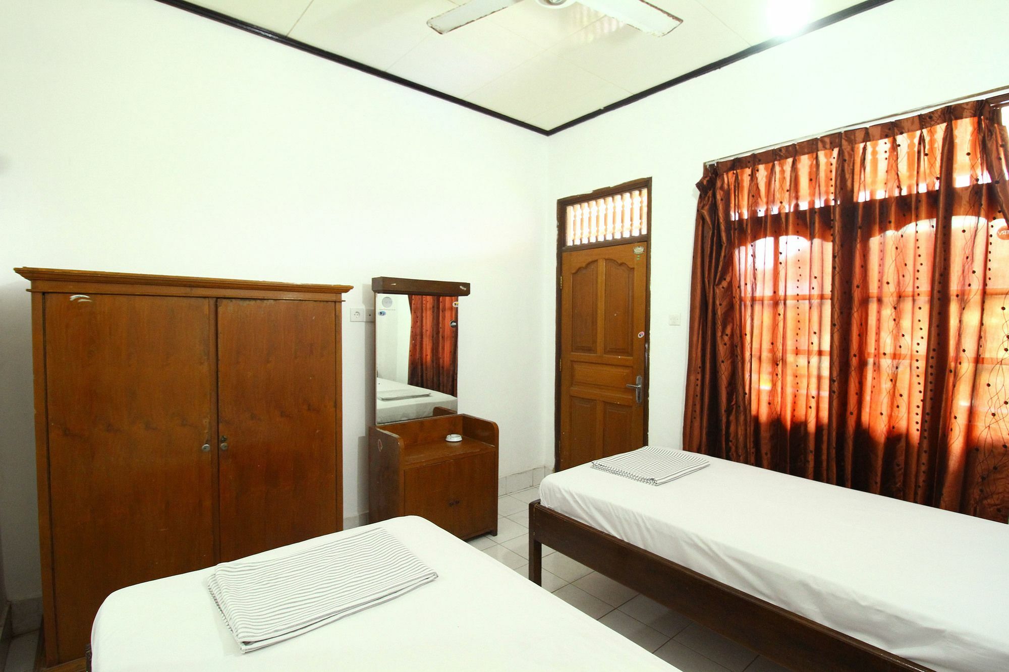 Dua Dara Inn Kuta Legian  Ngoại thất bức ảnh