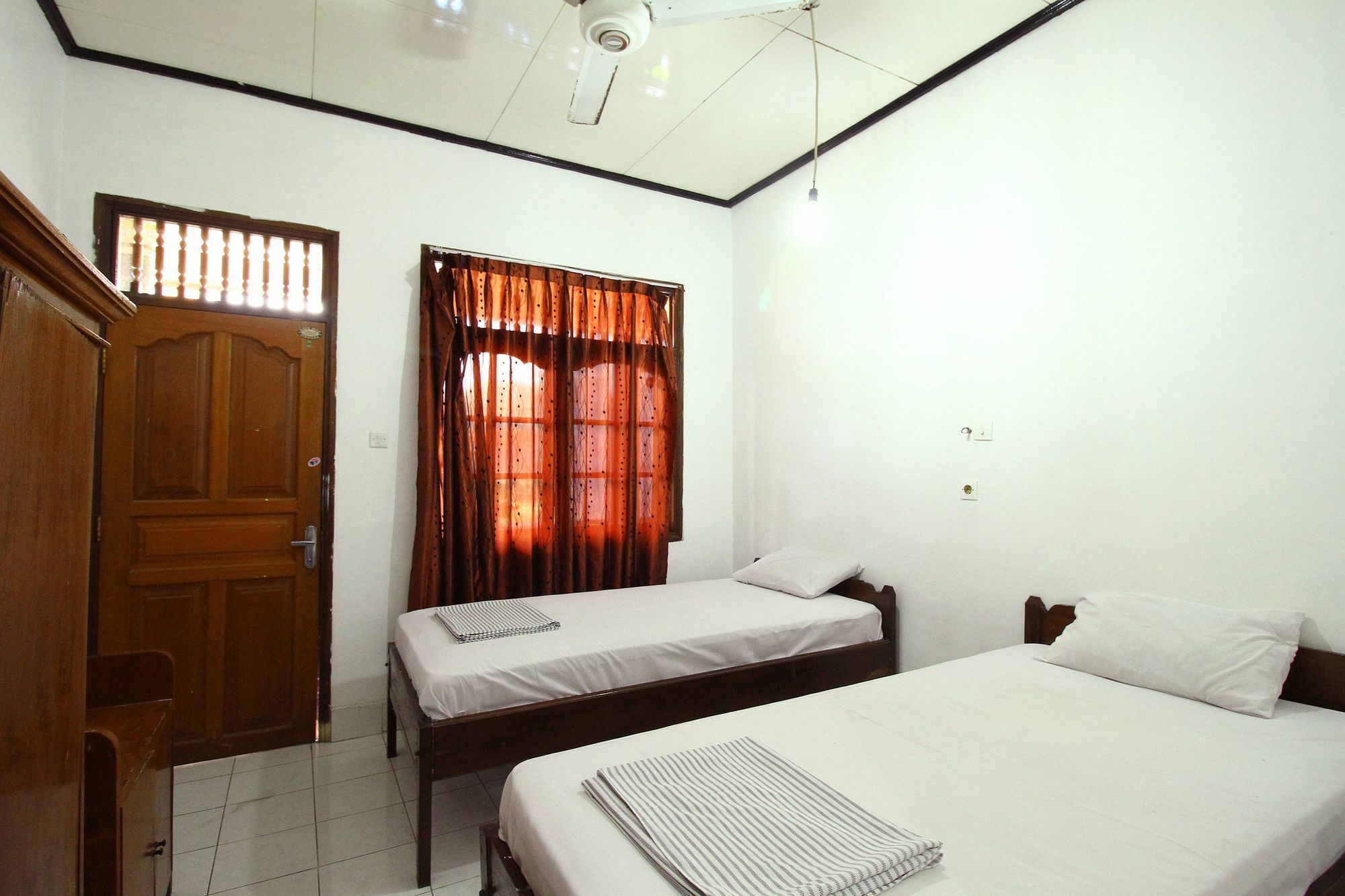 Dua Dara Inn Kuta Legian  Ngoại thất bức ảnh